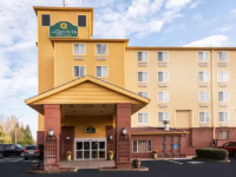 La Quinta Inn & Suites by Wyndham Portland Airport Hotels near Portland International Airport