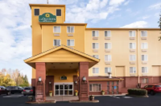 La Quinta Inn & Suites by Wyndham Portland Airport