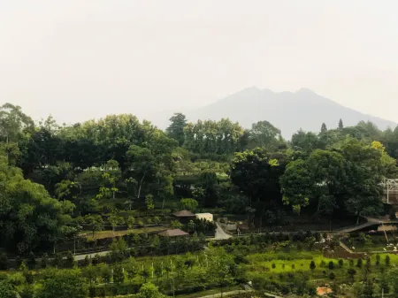 Villa Chellyn by Thevillaku