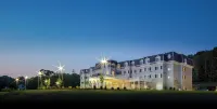 Courtyard Lenox Berkshires Hotels near Mahaiwe Performing Arts Center