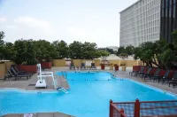 DoubleTree by Hilton Hotel Houston - Greenway Plaza - piscina