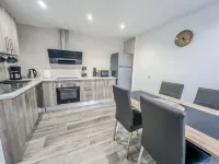 Modern Two Bedroom Apartment with Pool