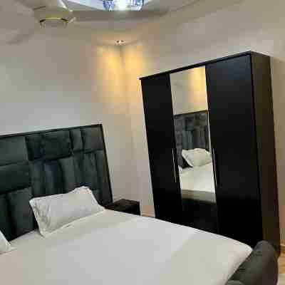 Star Light Apt #3 @ the Retreat Apartments Rooms