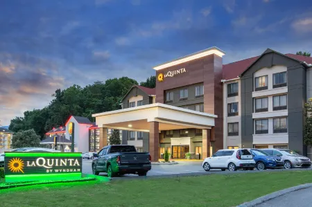 La Quinta Inn & Suites by Wyndham Pigeon Forge-Dollywood Отели в г. Пиджен Фордж