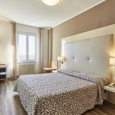 Hotel Europa Hotel dekat Kastil Sirmione