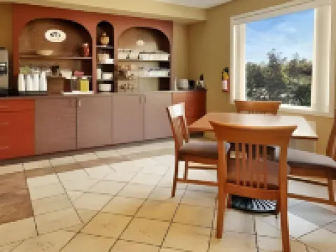 Super 8 by Wyndham Cornwall on Hoteles en Cornwall