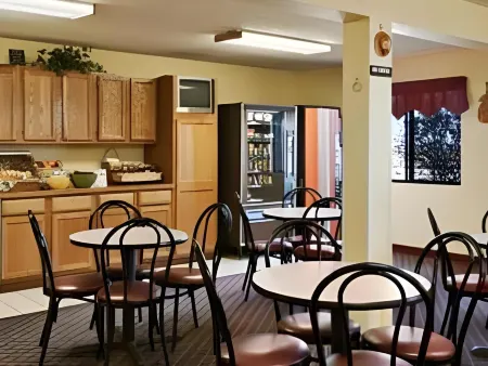 Travelodge by Wyndham Jefferson City