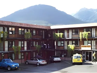 The Driftwood Lodge