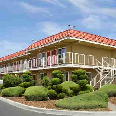 Days Inn by Wyndham Turlock Hotel Exterior