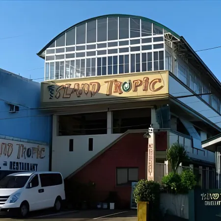 Island Tropic Hotel and Restaurant