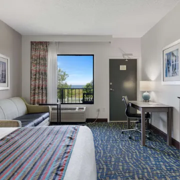 Best Western Plus Holiday Sands Inn Suites