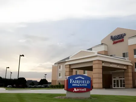 Fairfield Inn & Suites des Moines Airport Отели в г. Норуолк