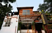 Mae Nam Khiang Sook Poshtel & Craft Home @Chiangkhan Hotel di 