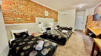Early Australian Motor Inn Hotels in Red Cliffs