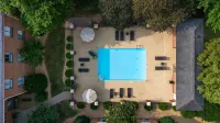 홀리데이 인 익스프레스 & 스위트 롤리 노스 - 웨이크 포레스트 바이 IHG - 수영장