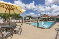 Best Western Plus Lake Worth Inn  Suites - parking