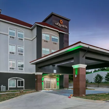 La Quinta Inn & Suites by Wyndham Decatur