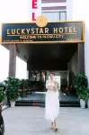 LuckyStar Hotel Các khách sạn gần Giày dép Quỳnh Nhi