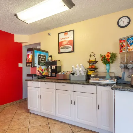 Econo Lodge San Marcos University Area