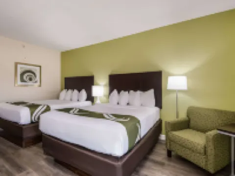 クオリティ イン & スイーツ クインシー - ダウンタウン クインシーのホテル