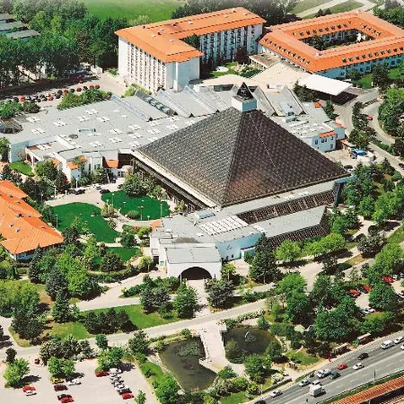 Eventhotel Pyramide Отели рядом с достопримечательностью «23. Лизинг»