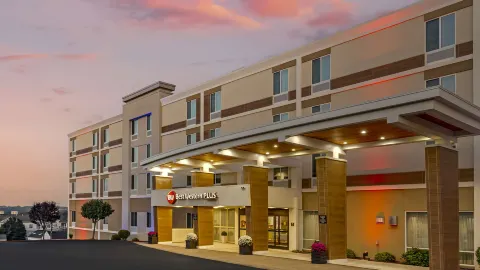 BestWestern Plus North Shore Hotel in Данверс