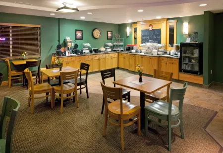 AmericInn by Wyndham Osage