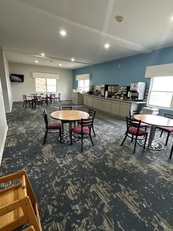 Days Inn & Suites by Wyndham Sikeston Отели в г. Майнер