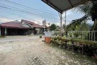 Fazira Homestay Syariah RedPartner Pandan Hotel dekat Vie Cafe & Ferboden Distro