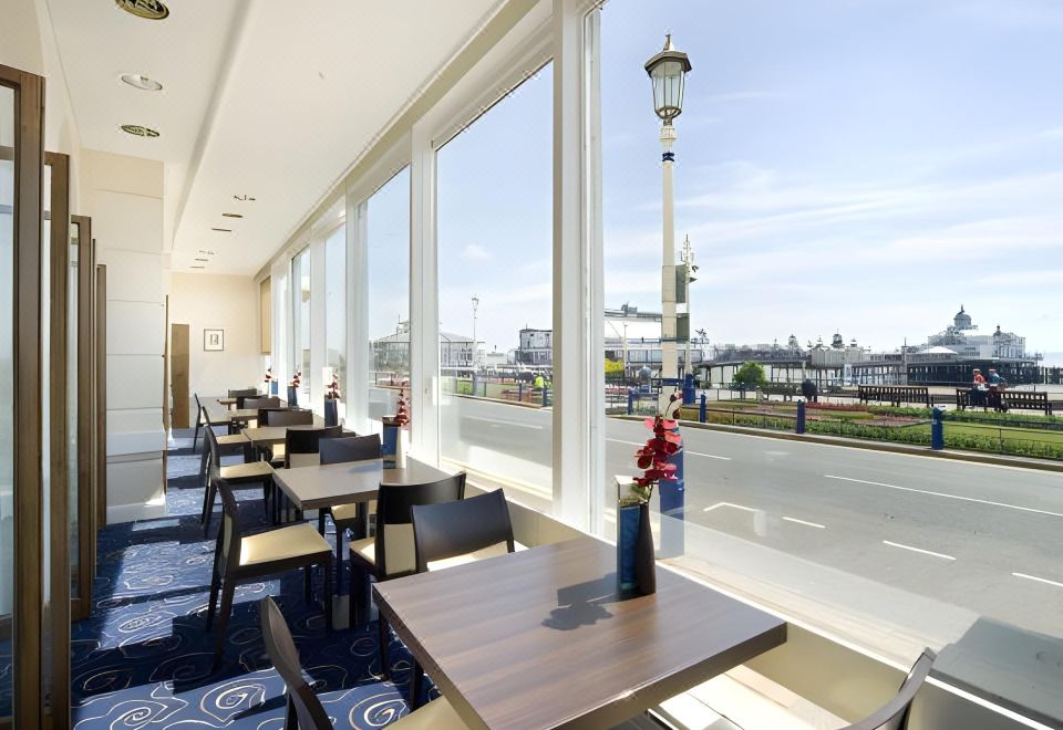 3. 더 벌링톤 호텔..