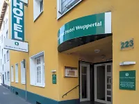 Residenz Hotel Wuppertal Hotels near Engels Denkmal 'Die starke Linke'