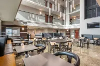 Drury Inn & Suites Champaign - breakfast