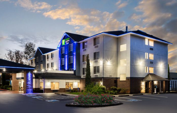 Holiday Inn Express & Suites PORTLAND-JANTZEN BEACH by IHG