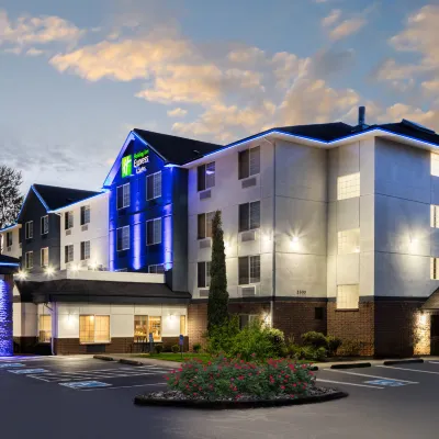 Holiday Inn Express & Suites PORTLAND-JANTZEN BEACH by IHG Hotels near East Delta Park
