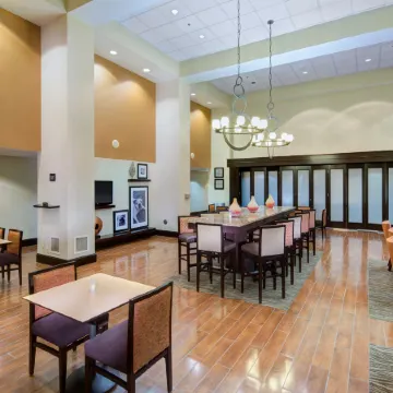 Hampton Inn & Suites Augusta West