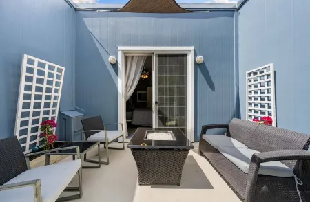 Welcome to the Capital! 2 Bed 2 Bathroom, Loft-style townhome in West Sacramento Отели в г. Йоло