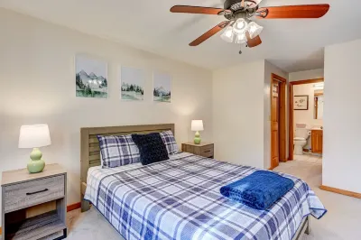Sunday Slopes - Game Room + Central Location!