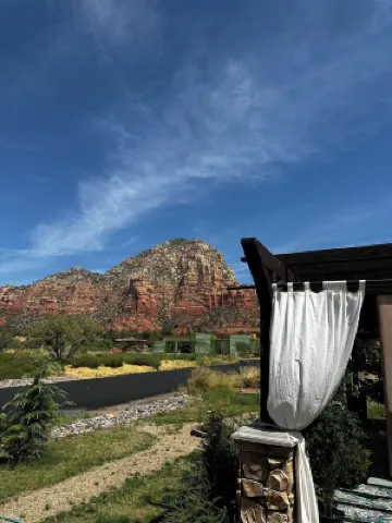 HIKERS HIDEOUT IN WEST SEDONA