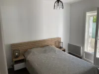 Large air-conditioned T2, private parking near the center and beach