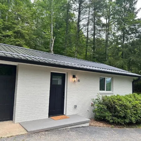 Trailhead Cottage - Half mile to PNF,  dog friendly!