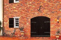 Washington Family Property, Upper Carriage House in Old Town on 107 S Lee Street Hotels in 