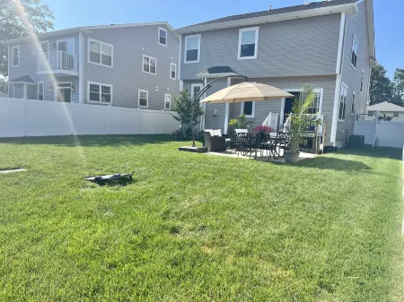 NEW Beach House - 3 blocks to the beach with beach Badges! Отели рядом с достопримечательностью «Long Branch Beach»