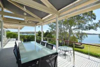 Lake Macquaries' Edgewater Lakehouse at Morisset Memories Hotels in Lake Munmorah