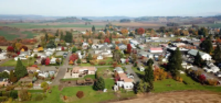 Luxury Wine Country Escape w/ 3 King Suites & Putting Green – Walk to Town Hotels in Carlton