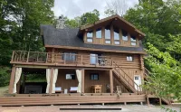 THE LUXURY LODGE - SKI, RIDE, GOLF, BIKE, HIKE Hotel dekat Hunter Mountain