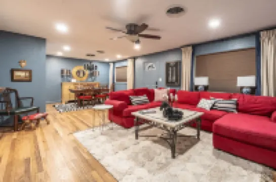 The Gaston Haus - 4 Bedroom/2 Bath European Experience