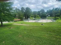 Downtown Cypress & Rock Cabin Hotel di Mammoth Spring