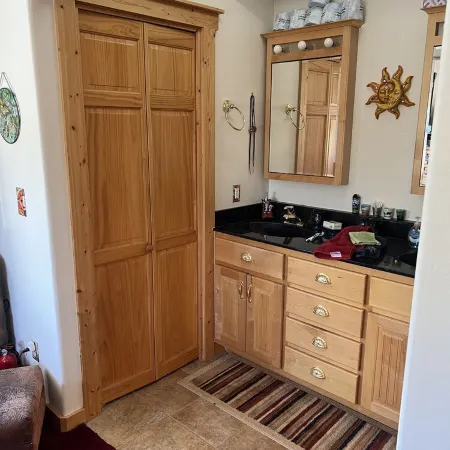 Cozy Swiss chalet with dazzling views 10 minutes from Mesa Verde National Park.
