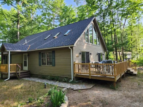 Otsego Lake Oasis! Spacious 3 bd + loft. Sleeps 12. Separate Private Lake Access