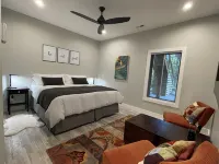 Luxurious Retreat w/Hot Tub by DuPont; mins to Pisgah, Brevard & Hendersonville